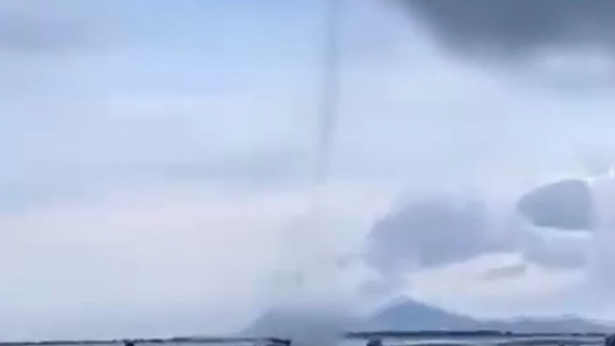 Tornado hits southcentral coast of Vietnam, many boats capsize