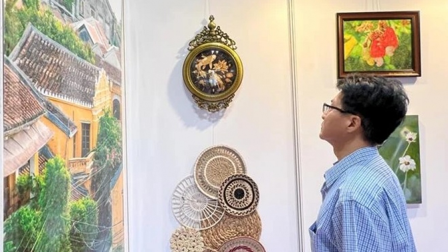 Vietnamese cultural, art products displayed at Hong Kong art expo