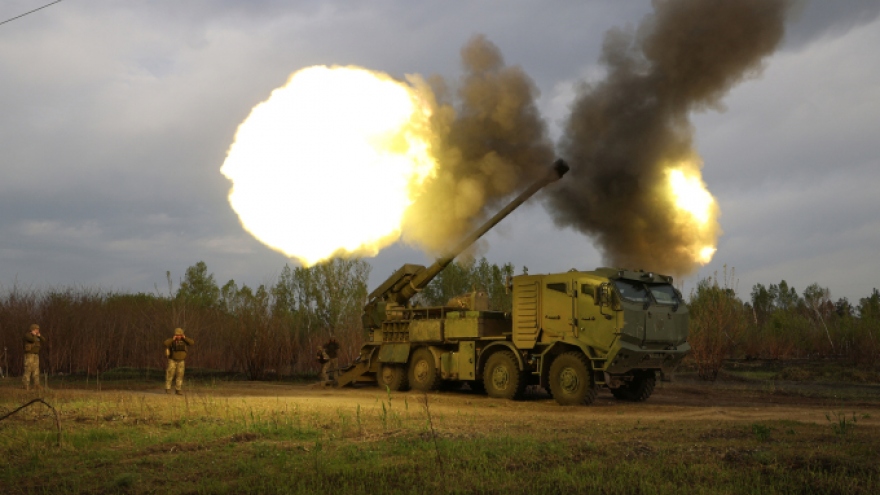 Nga đánh dữ dội vào Kharkiv, cố xuyên thủng phòng tuyến Ukraine