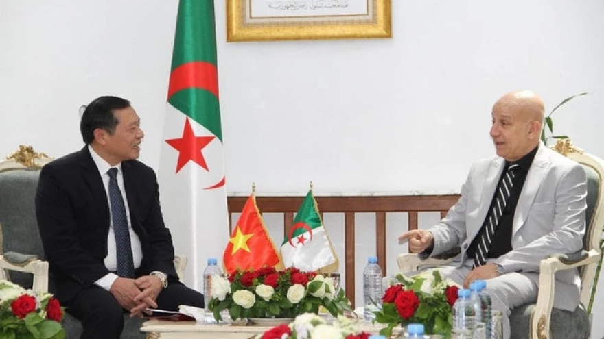 Vietnam boosts multifaceted cooperation with Algeria