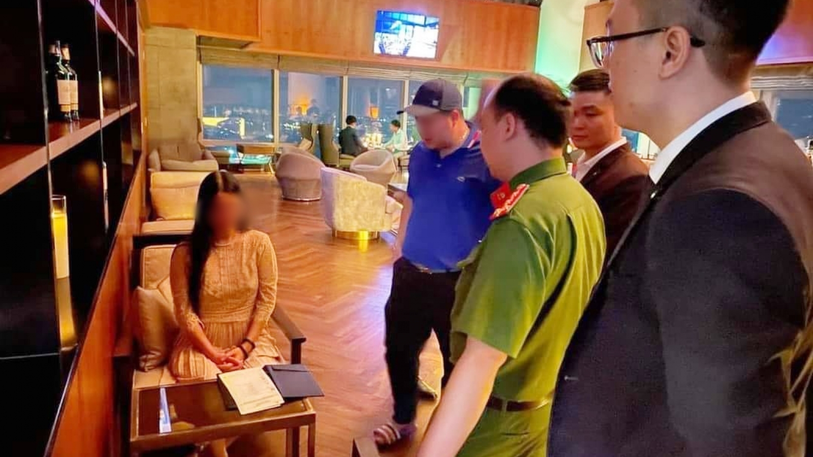 Công an làm việc với cô gái "bùng tiền" bữa ăn tối hơn 11 triệu đồng