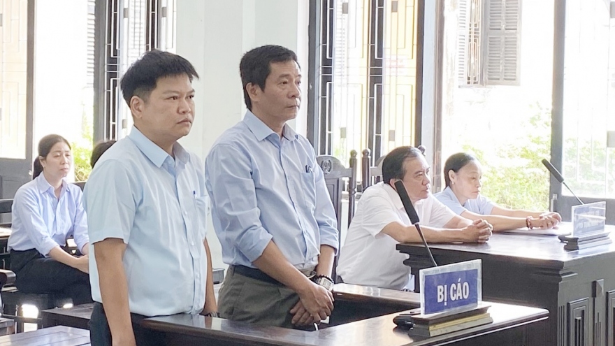 Hai cán bộ CDC Thừa Thiên Huế thoát án tù