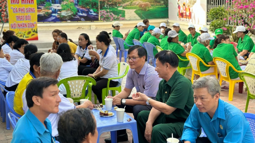 Bình Dương: Chính quyền gặp gỡ, trò chuyện cùng dân bên tách cà phê