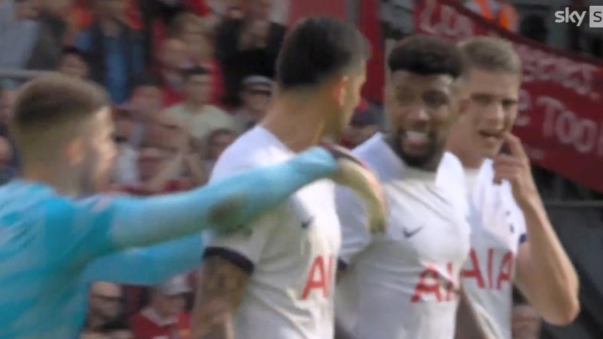 Cầu thủ Tottenham cãi nhau ngay trên sân, suýt ẩu đả khi thua Liverpool