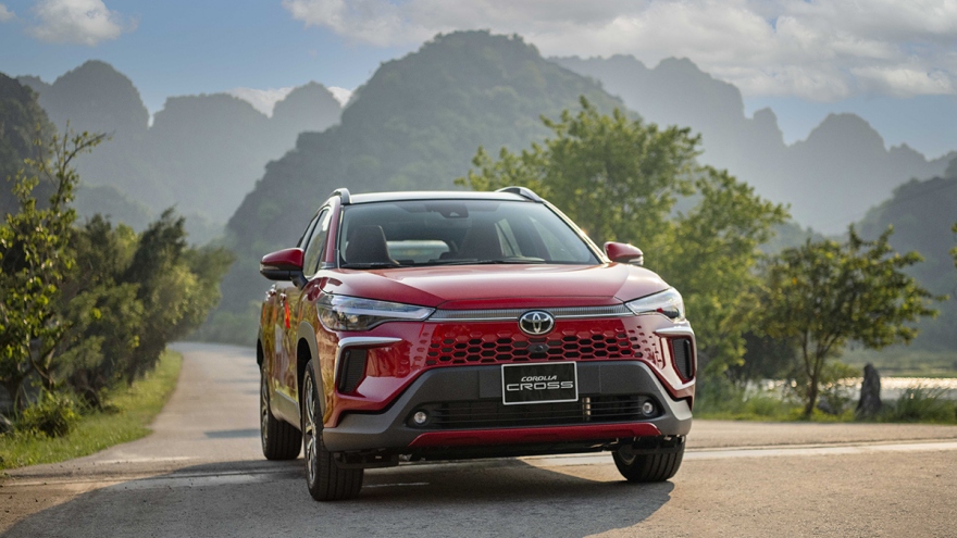 Toyota Corolla Cross 2024 chính thức ra mắt, giá từ 820 triệu đồng