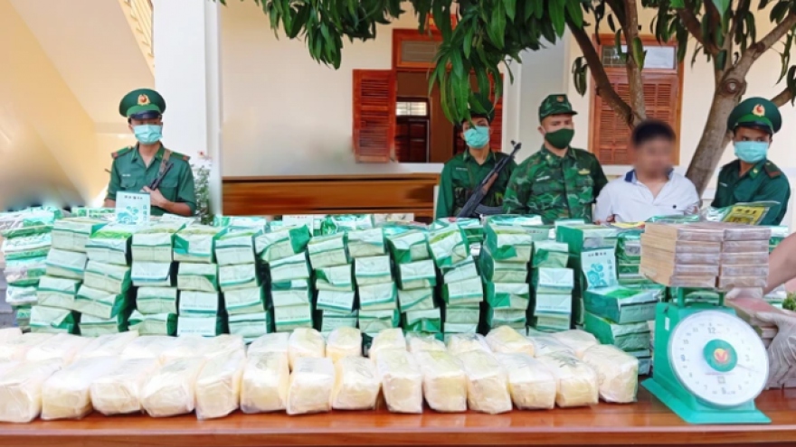Quang Nam border guards bust large drug trafficking ring based in Laos
