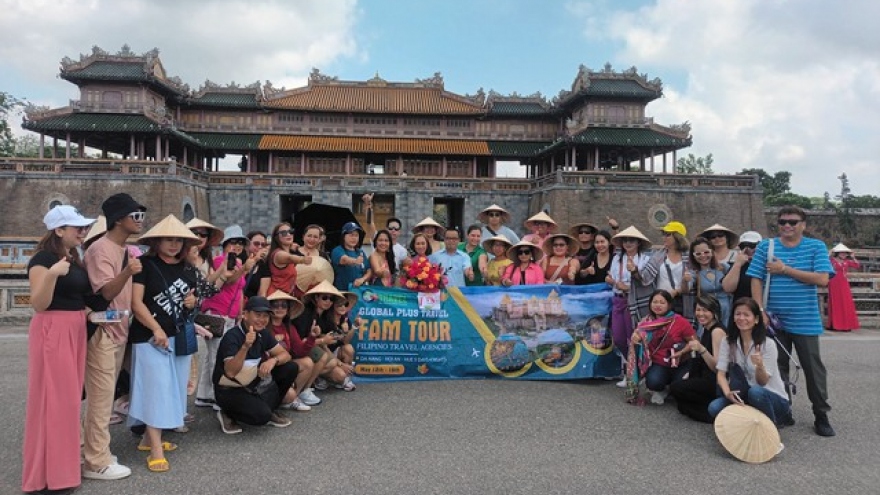 Filipino famtrip delegation surveys tourist attractions in central region