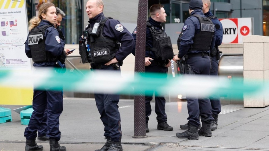 Xả súng làm nhiều người thương vong ở ngoại ô Paris của Pháp