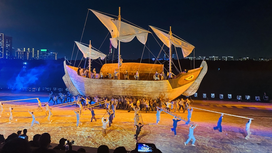 Tổng duyệt show diễn “bom tấn” trên cảng Sài Gòn - “Chuyến tàu huyền thoại”