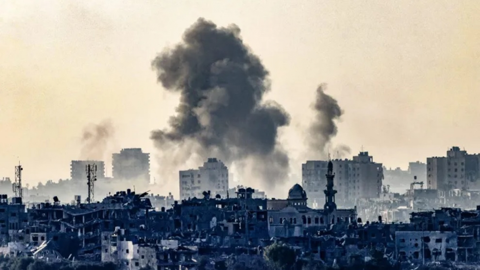 Lục quân Israel tấn công Dải Gaza từ cả hai phía Bắc, Nam