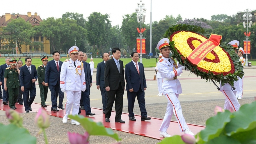 Leaders pay tribute to President Ho Chi Minh on his birthday