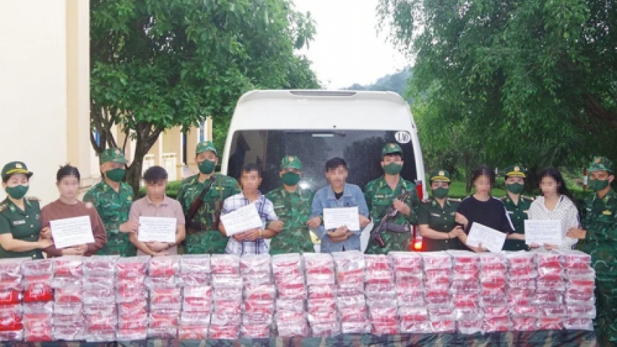 Ha Tinh border guards bust large drug trafficking ring from Laos