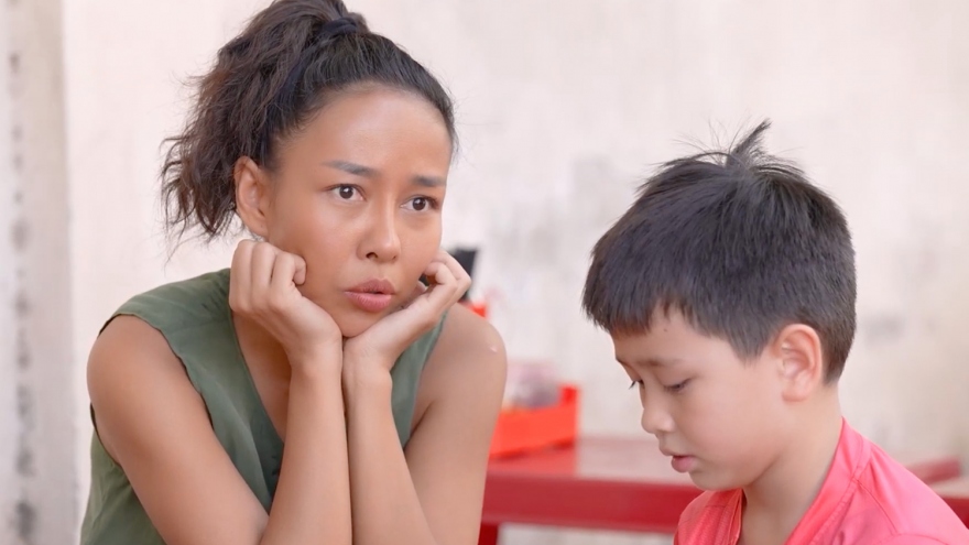 Thảo Trang tâm sự về tuổi thơ cơ cực phải buôn bán ở chợ với con trai
