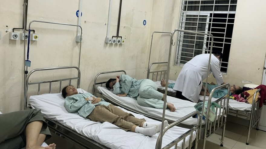 Gần 300 người ở Đồng Nai nhập viện sau khi ăn bánh mỳ