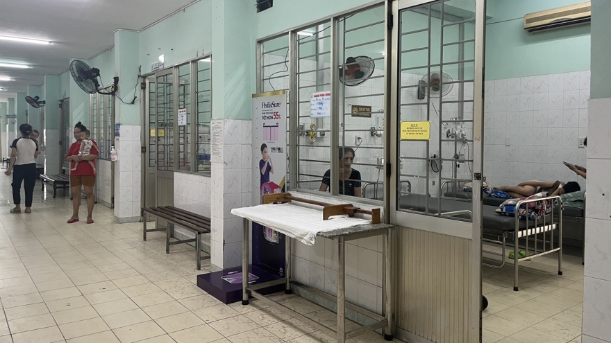 Toàn ngành y tế tỉnh Đồng Nai dốc sức cứu chữa bệnh nhân ngộ độc bánh mỳ