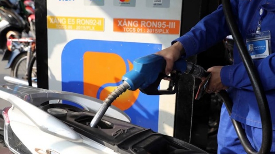 Petrol prices see mixed changes, oil prices down