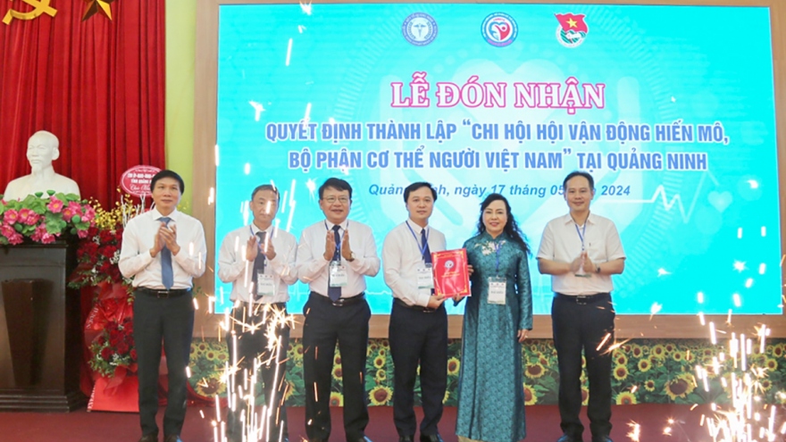 Chủ tịch tỉnh Quảng Ninh cùng nhiều nhân viên y tế đăng ký hiến tạng