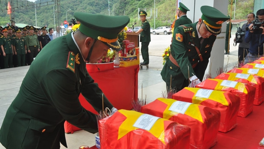 Remains of 11 Vietnamese martyrs repatriated from Laos