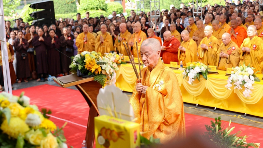 Buddhists hold requiem for heroic martyrs in Dien Bien