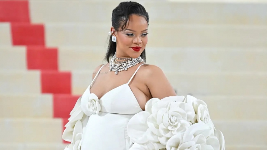 Những bộ cánh ấn tượng, phá vỡ mọi quy chuẩn của Rihanna qua các mùa Met Gala