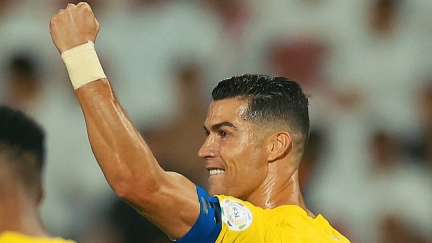 Ronaldo tiếp tục ghi bàn, áp sát cột mốc 900 bàn thắng