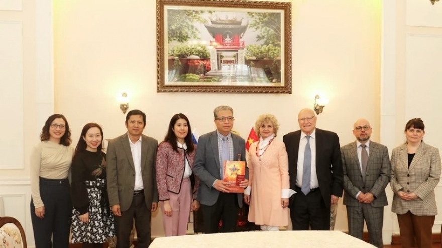 Vietnam, Russia seek joint literate, art projects