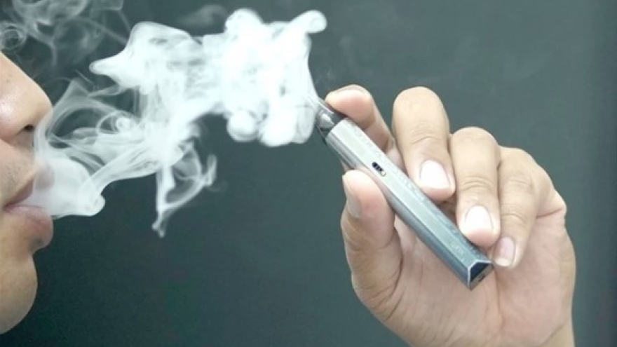 Experts consider how to tackle the problem of e-cigarettes