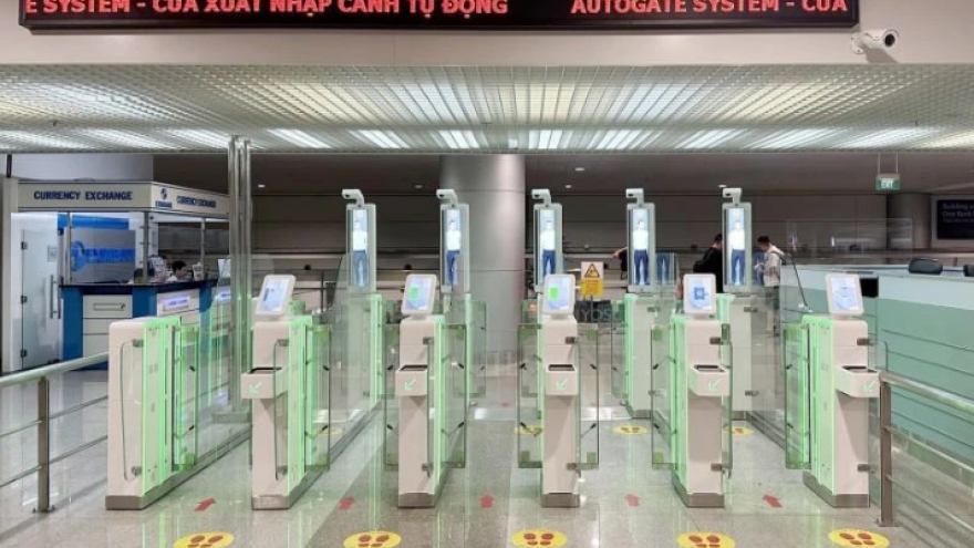 Automatic immigration gates facilitate passengers' travel