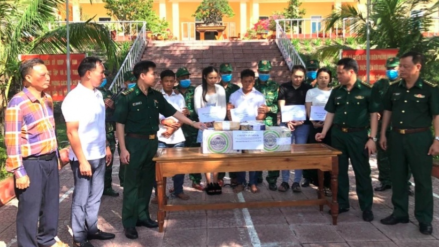 Five Lao nationals arrested for transporting drugs into Vietnam