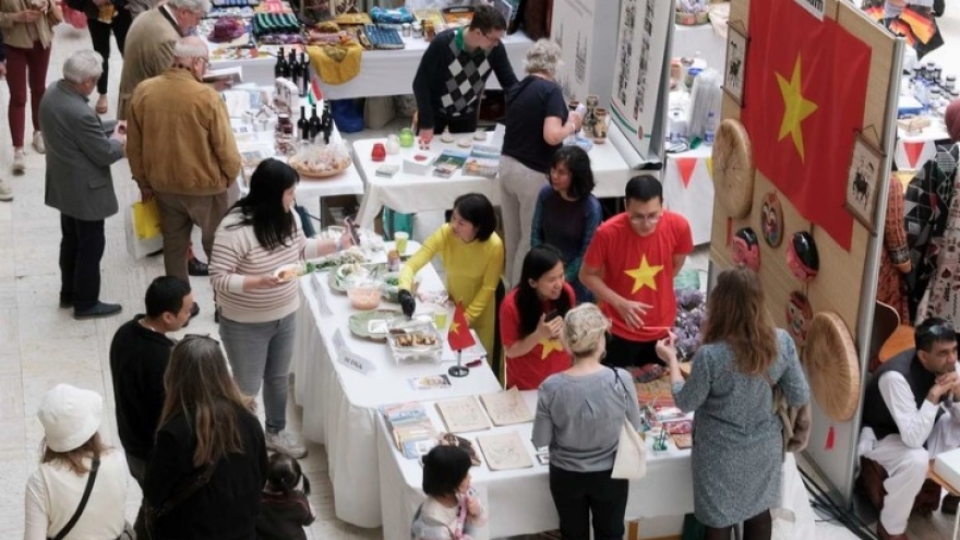 Vietnam attends fair to support Danish children’s fund