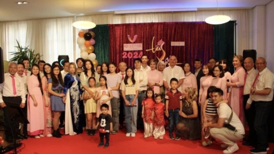 Vietnamese language class opens in German city