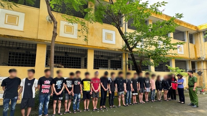 Tạm giữ hình sự 20 thanh niên cầm hung khí "dạo phố", gây náo loạn ở Hà Nội
