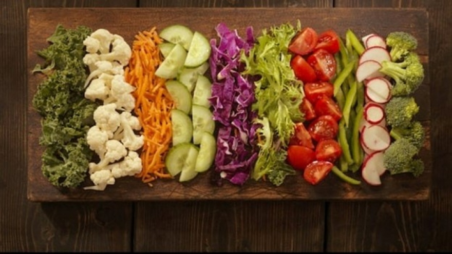 6 loại thực phẩm bạn nên ăn sống để đem lại lợi ích sức khỏe tối đa