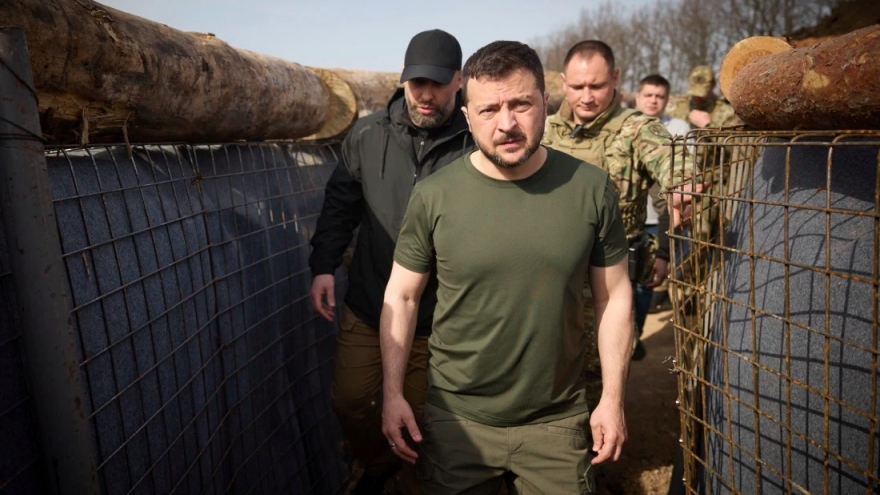 Ukraine bắt 2 sĩ quan bị cáo buộc âm mưu ám sát Tổng thống Zelensky