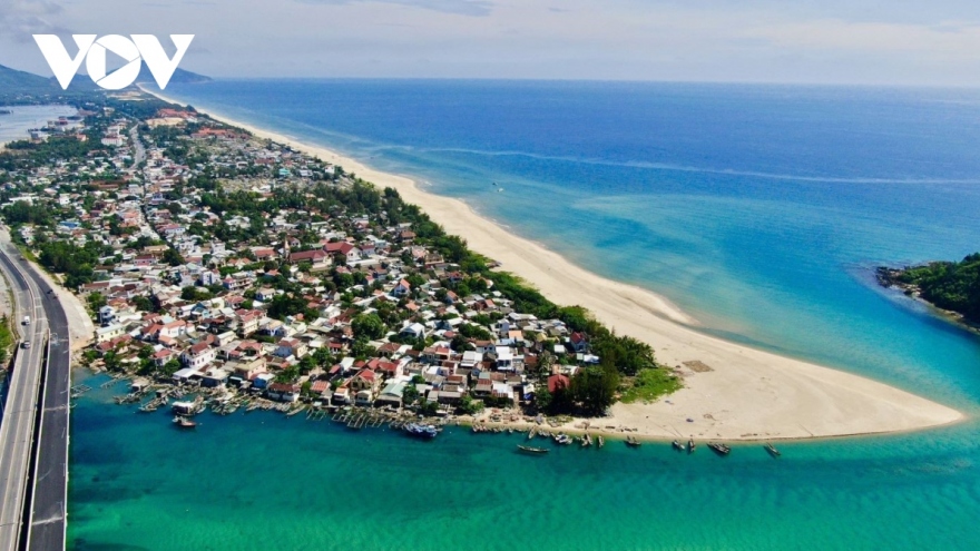 Ceremony marks Lang Co’s recognition as world most beautiful bay