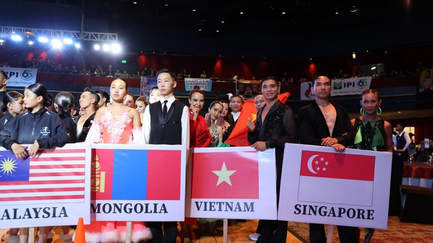 Cặp đôi vận động viên Việt Nam dự giải VĐTG Dancesport tại Đức