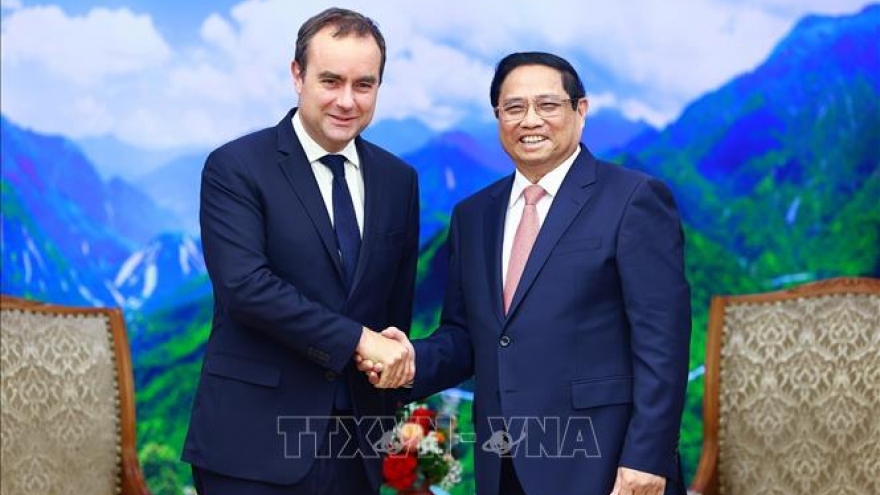 Thủ tướng Phạm Minh Chính tiếp Bộ trưởng Bộ Quân đội Pháp Sébastien Lecornu
