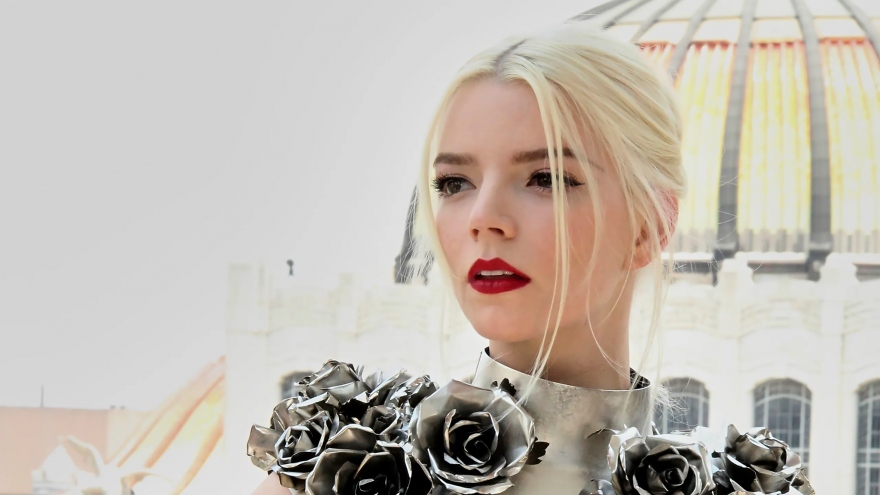 Khối tài sản kếch xù của "búp bê sống" Anya Taylor-Joy