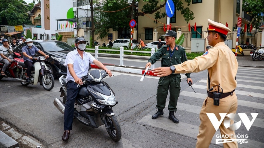 Thấy gì sau 1 tháng 5 tổ công tác đặc biệt CSGT Hà Nội hoạt động?