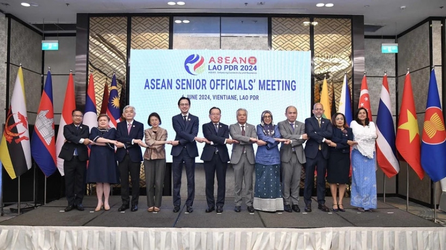 Vietnam participates in series of ASEAN meetings in Laos