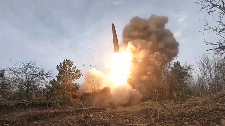Toàn cảnh quốc tế trưa 3/7: Nga rót tên lửa vào sân bay Ukraine, phá 9 máy bay