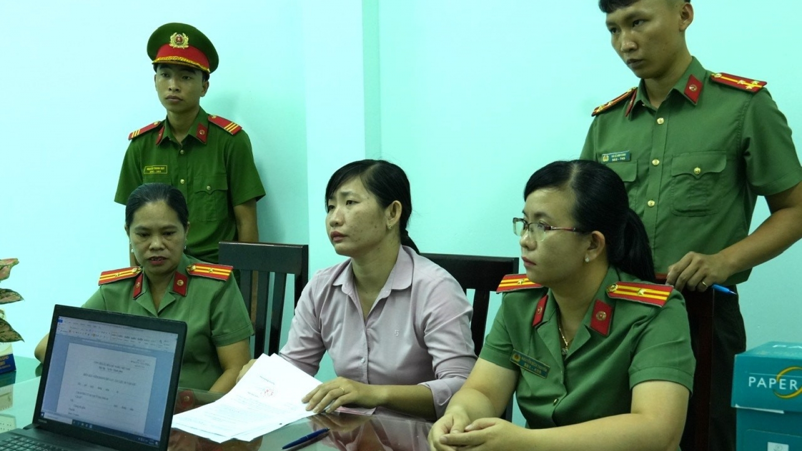 Bắt giam trưởng phòng và chuyên viên văn phòng đăng ký đất đai tỉnh Hậu Giang