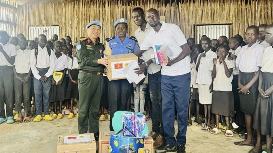 Vietnamese police bring joy to South Sudanese students