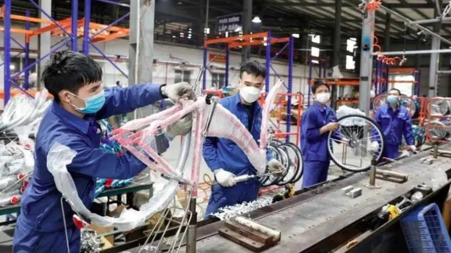 IMF projects Vietnam’s growth at nearly 6% this year