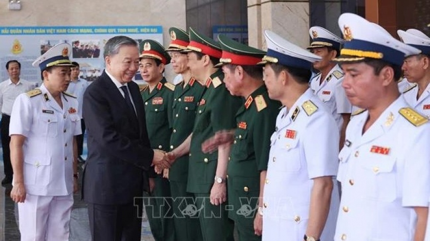 State President inspects combat readiness at Vietnam People’s Navy