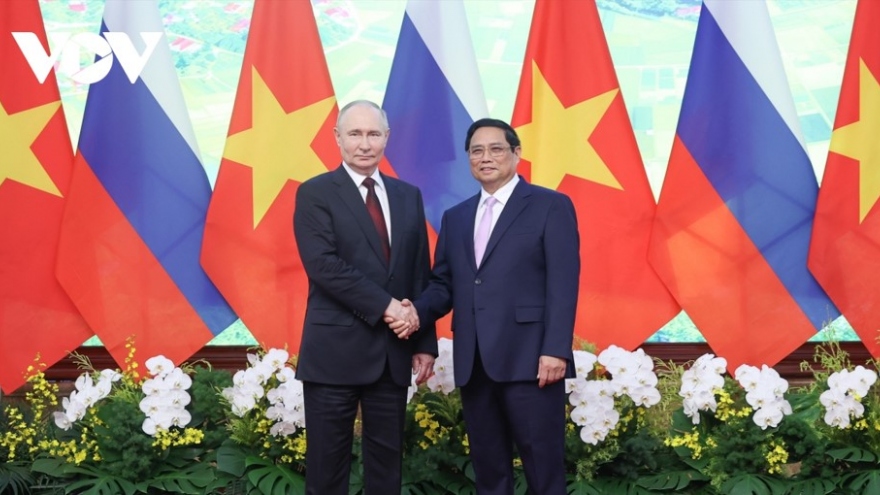 President Putin supports Vietnam's proposal to soon implement major projects