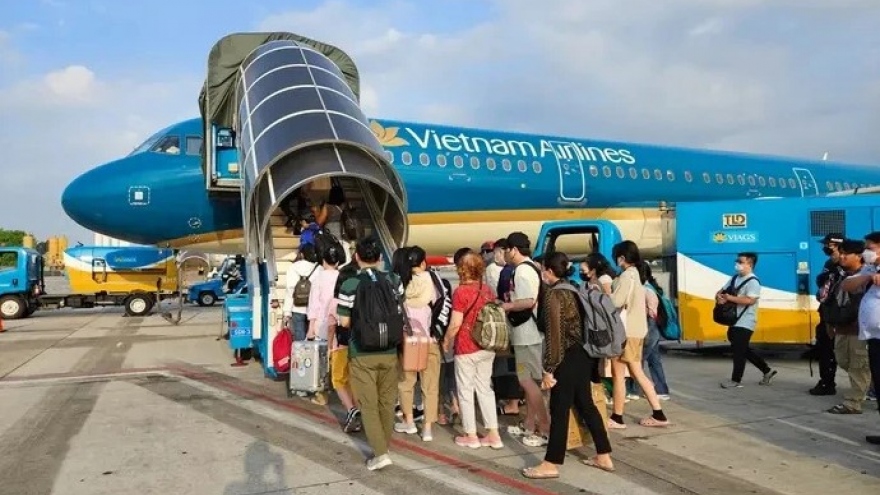 Vietnamese airlines gear up for busy summer travel season