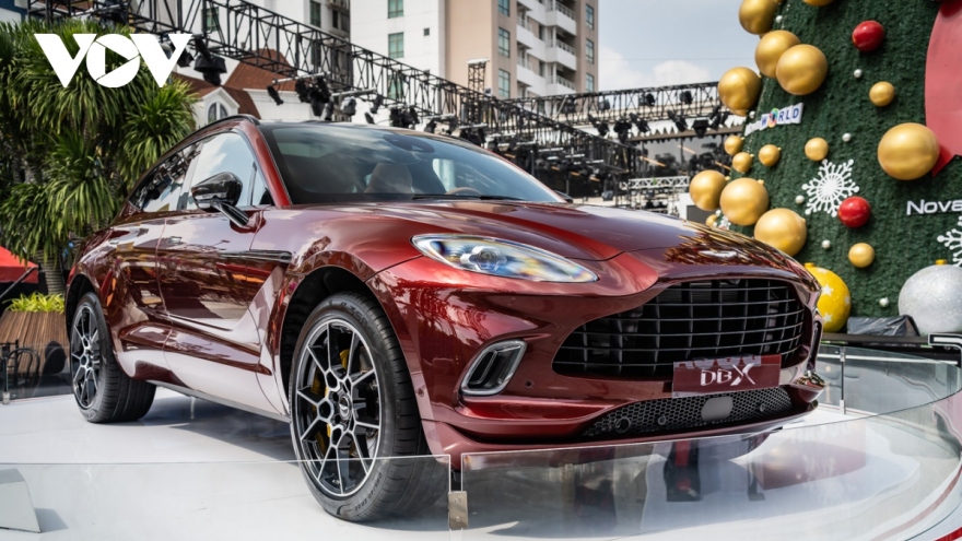 Triệu hồi Aston Martin DBX tại Việt Nam do nguy cơ chết máy