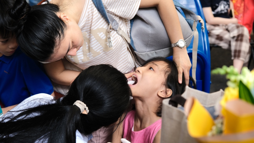 Giúp trẻ xây dựng ý thức chăm sóc sức khoẻ răng miệng