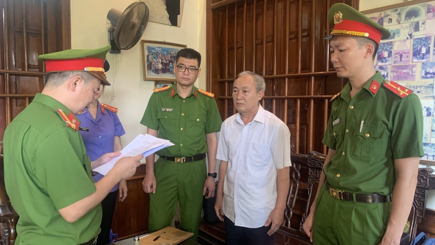 Thanh Hóa: Bắt tạm giam nguyên bí thư xã vì sai phạm đất đai
